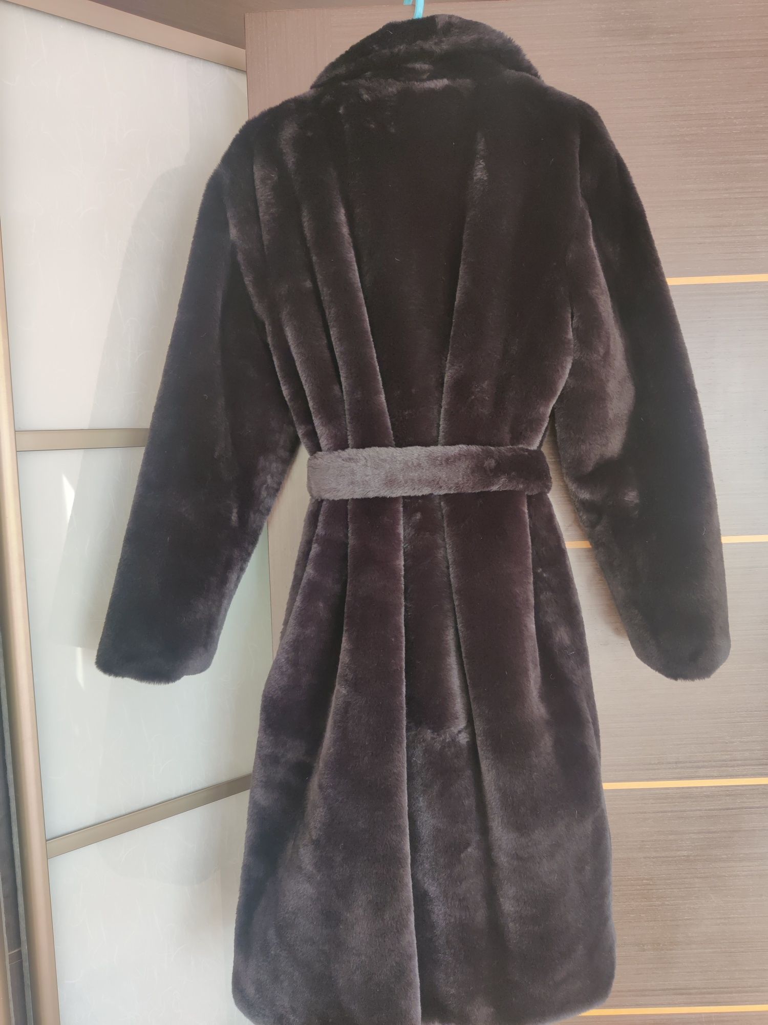 Продам черную, новую, красивую эко шубу, р.42-46