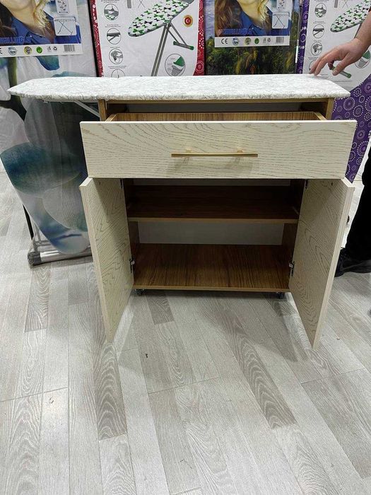 Гладильная доска+шкафчик. На роликах.