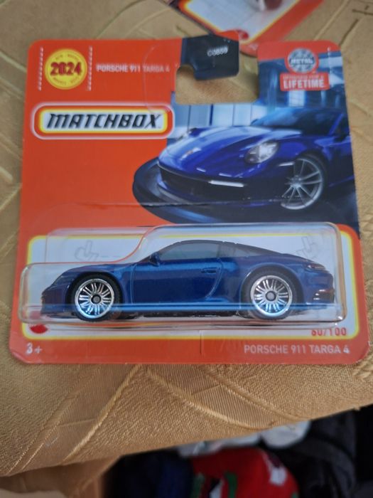 Продават се чисто нови