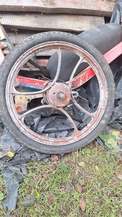 Vând roți de Moped