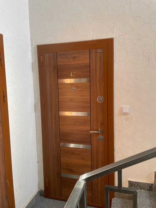 Срочно Квартира сотилади Мебеллари бн Янгийул шахар 3 хона