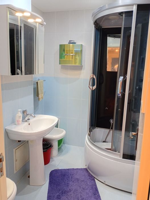 Vând apartament complet renovat