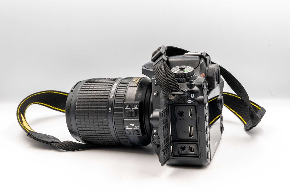 Nikon D7500 Aparat Foto DSLR Kit Obiectiv 18-140mm + 3 FILTRE