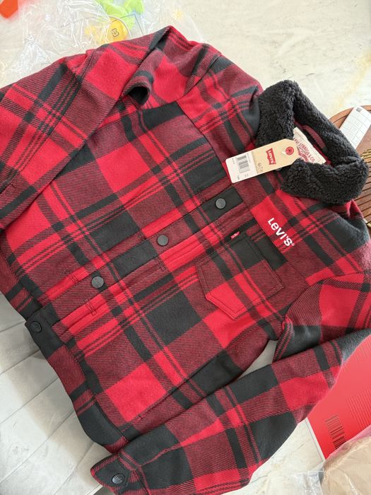 Levis , Guess , Mayoral