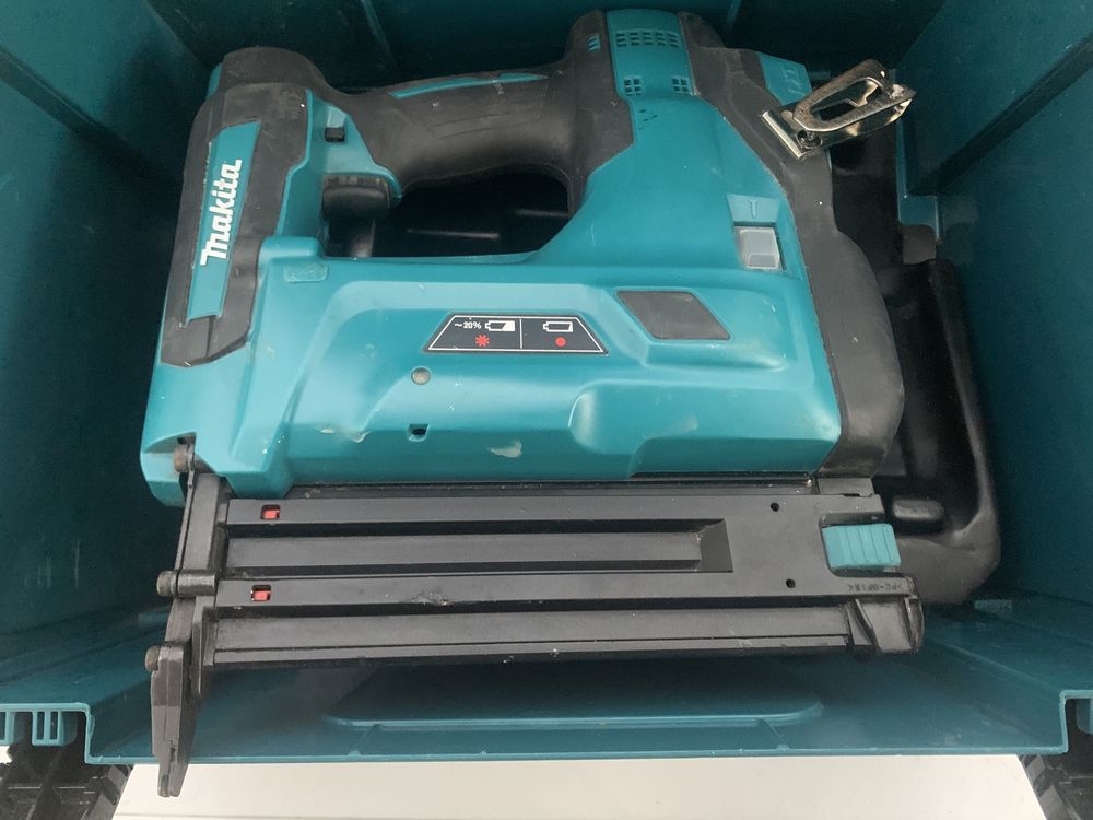 Makita DBN500/акумулатурен такер/с куфар