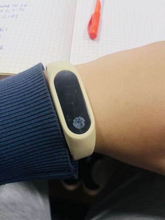 Продаю смарт часы mibend  4