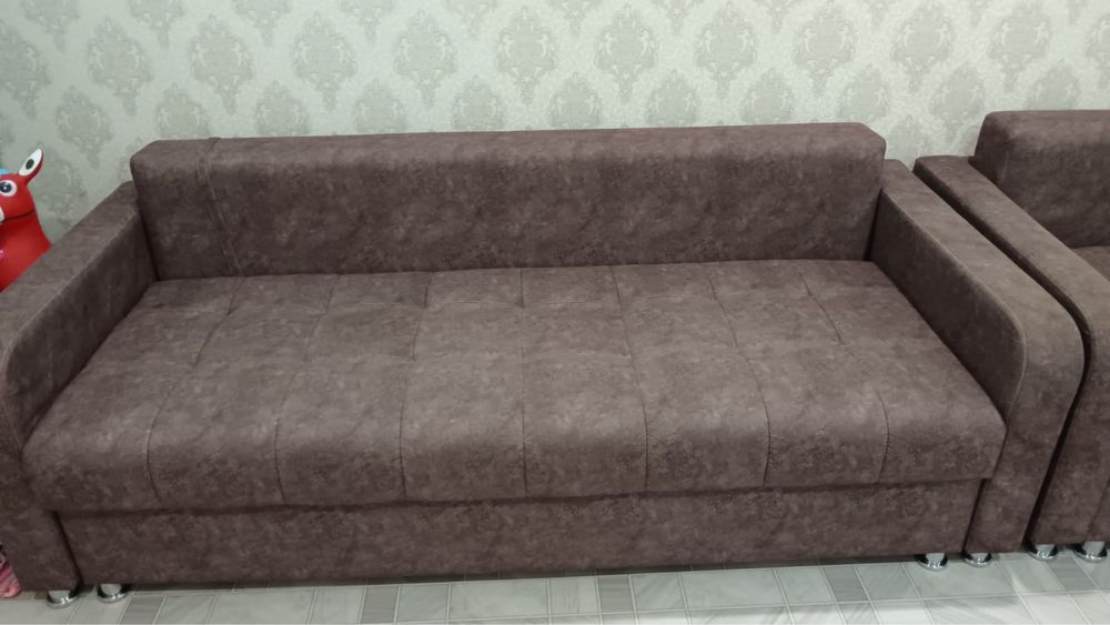 Срочно продам Диван с креслом