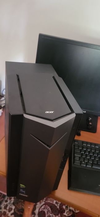 Vand unitate desktop gaming Acer Nitro