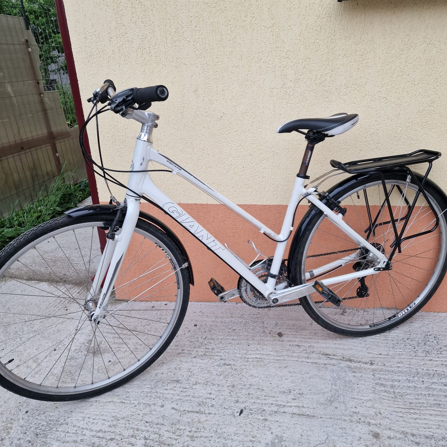 Bicicleta giant cadrul din aluminiu dimensiune roți  28"