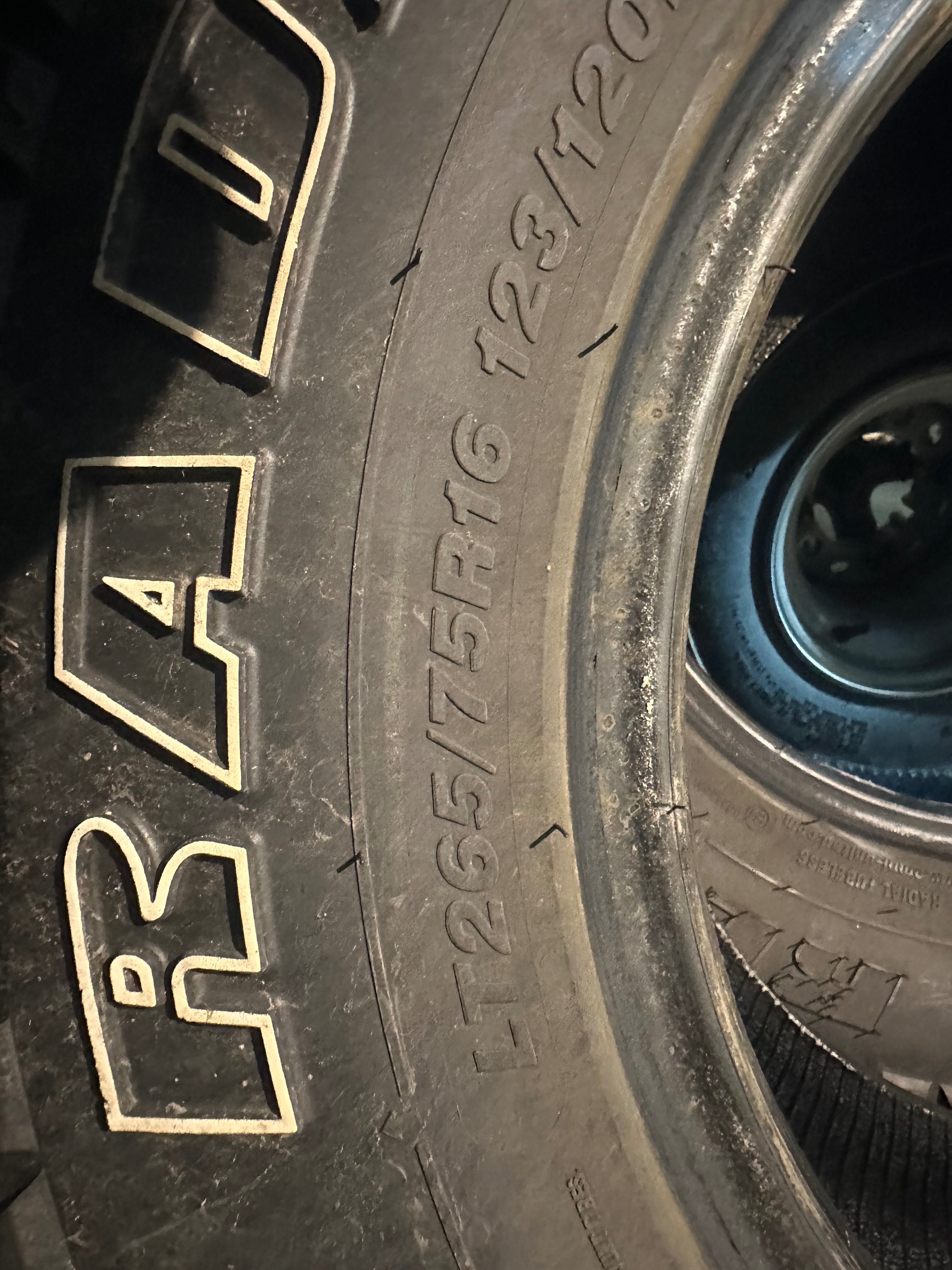 Гуми RADAR RENEGADE 265 75 16