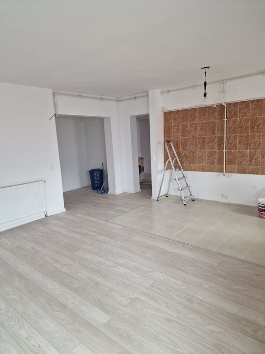 Vând apartament Baciu
