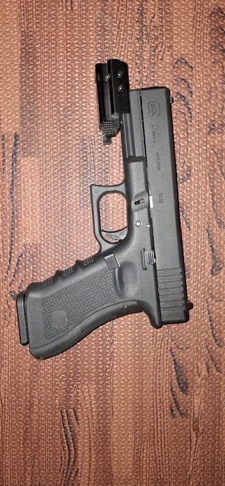 Vand replica glock 17 gen 4 gas nefolosit