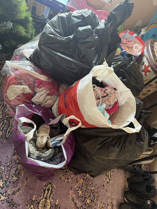 Дрехи играчки и обувки за деца