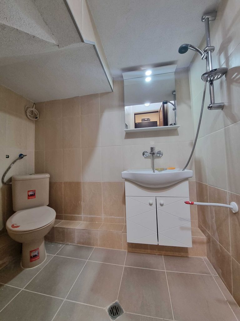 Дава се под наем Офис в Горна Оряховица - 226 кв.м за 178.5 € - Снимка #3