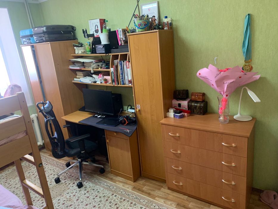 Продам кровати, шкаф и комод