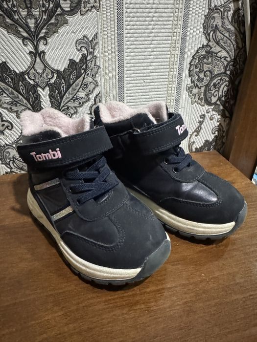 Ботинки для девочки.  Очень хорошее состояние.