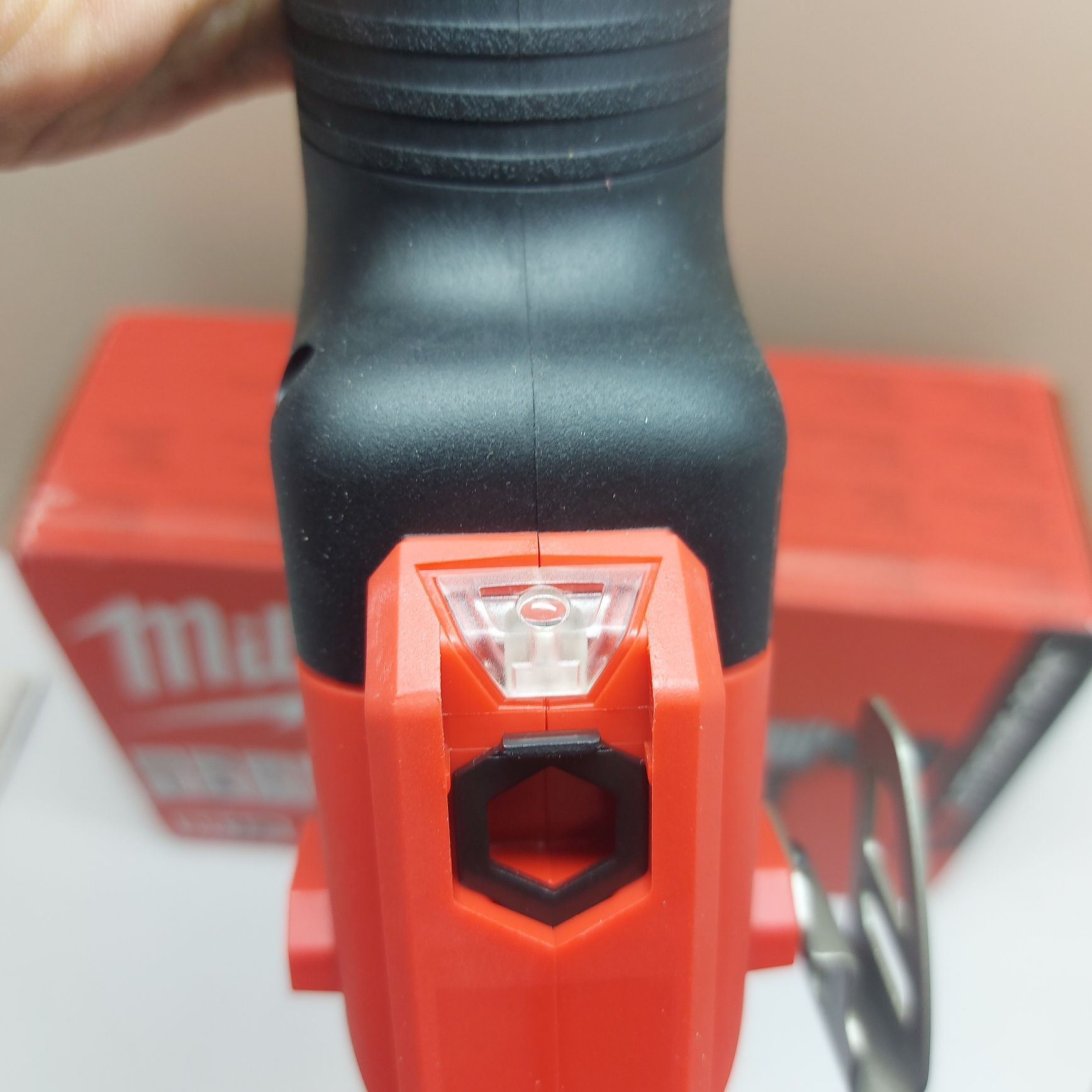 ПРОМОЦИЯ.Акумулаторна нитачка Milwaukee M12BPRT-0