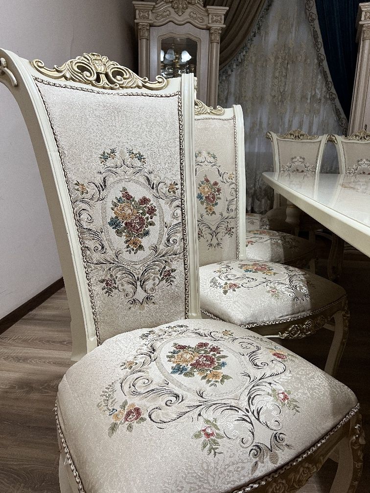 Mebel stol stul 10 kishilik holati yaxwi