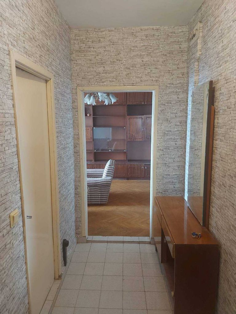 Продава се Двустаен апартамент в Шумен, Тракия - 63 кв.м за 1036 €/кв.м - Снимка #1