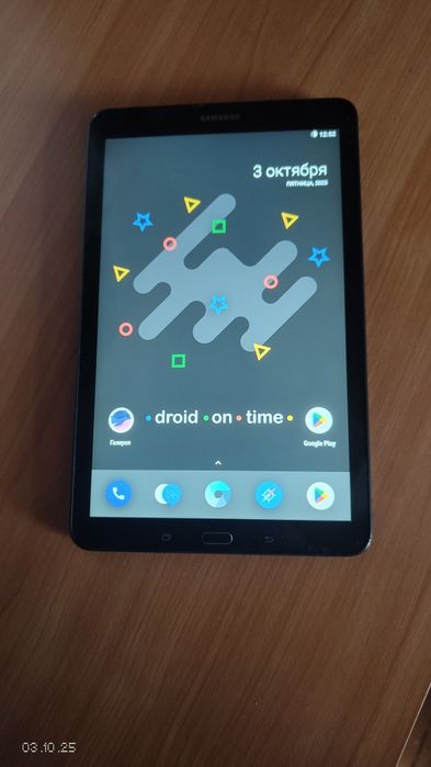 Планшет Samsung T561