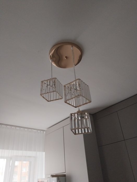 Люстра красивая продам