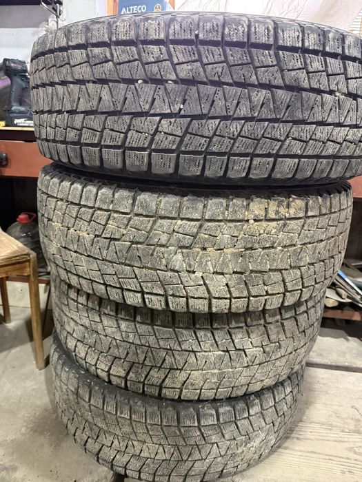 Продам комплек зимы 255/70R17