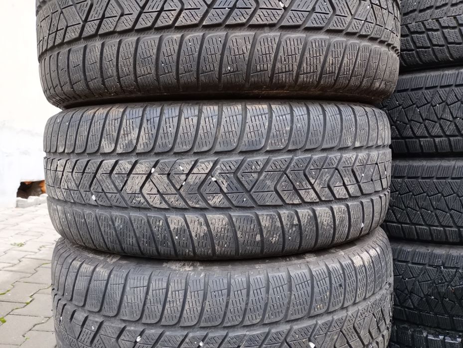 Vind 4 anvelope iarna Pirelli scorpion 235/55/19 6 MM profil