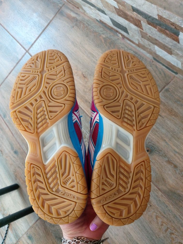Дамски маратонки Asics!