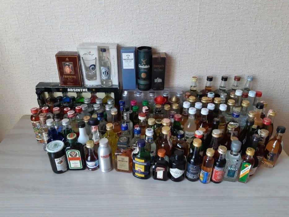 Продам коллекцию мини бутылочек