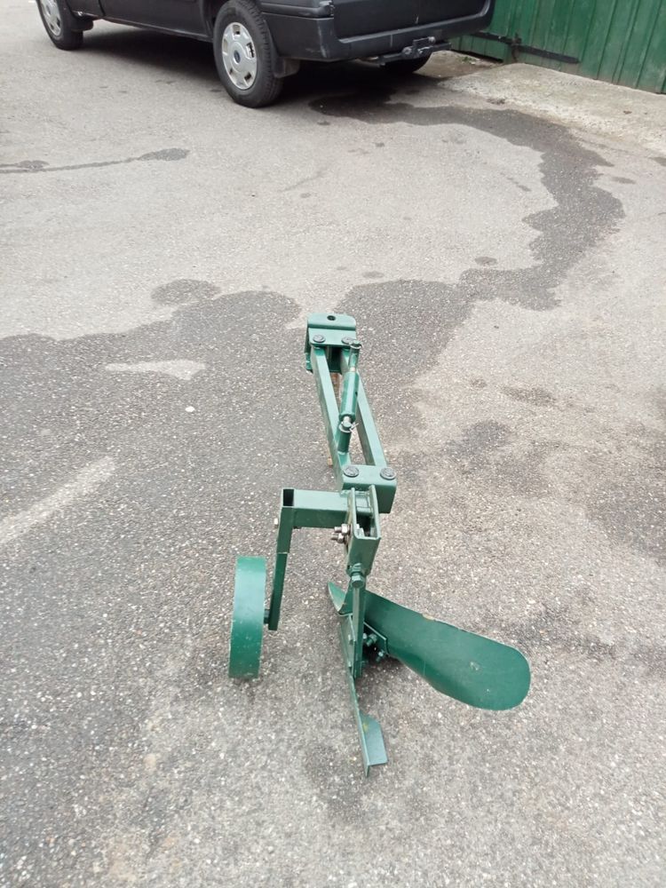 Plug reglabil pentru motocultor