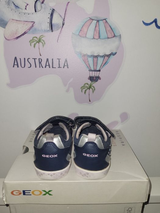 Vând teniși Geox , marimea 23, piele naturala