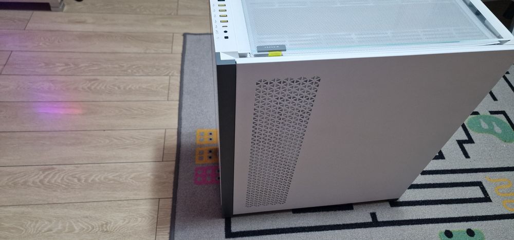 Vand carcasa Corsair 7000x rgb