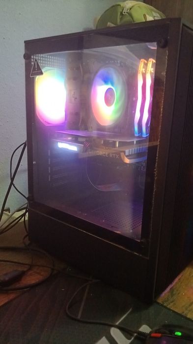 Компьютер кейс килиб тахланган