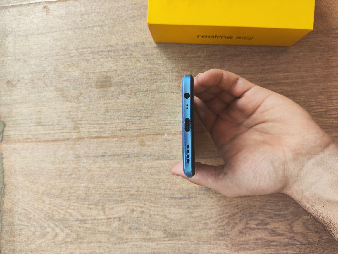 Realme 8 pro 6+4/128 восстановленный срочно продается