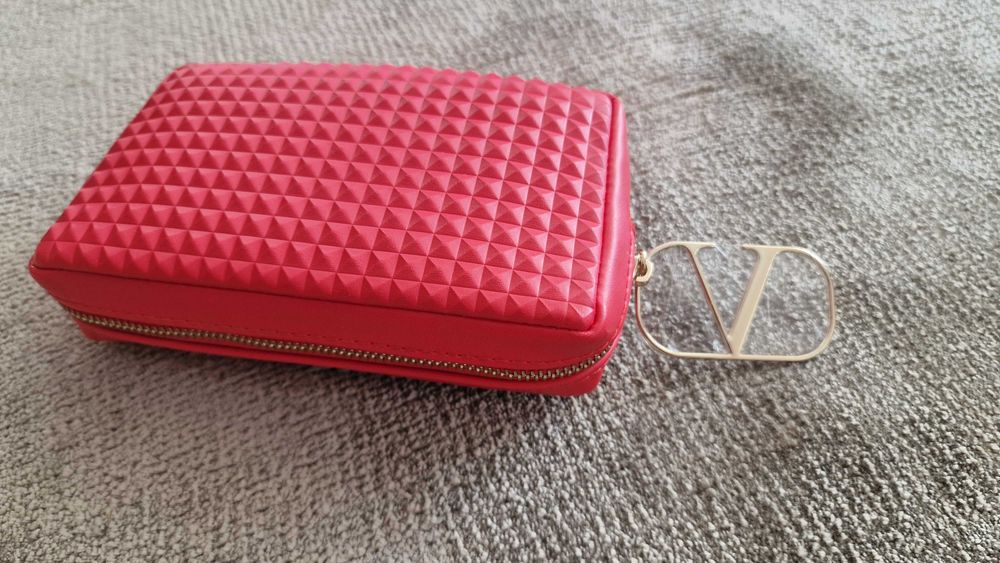 Valentino – Оригинален несесер! Нов!