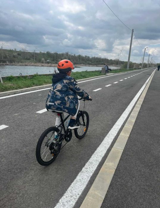 Bicicleta Rockrider 20’’ pentru copii (Decathlon)