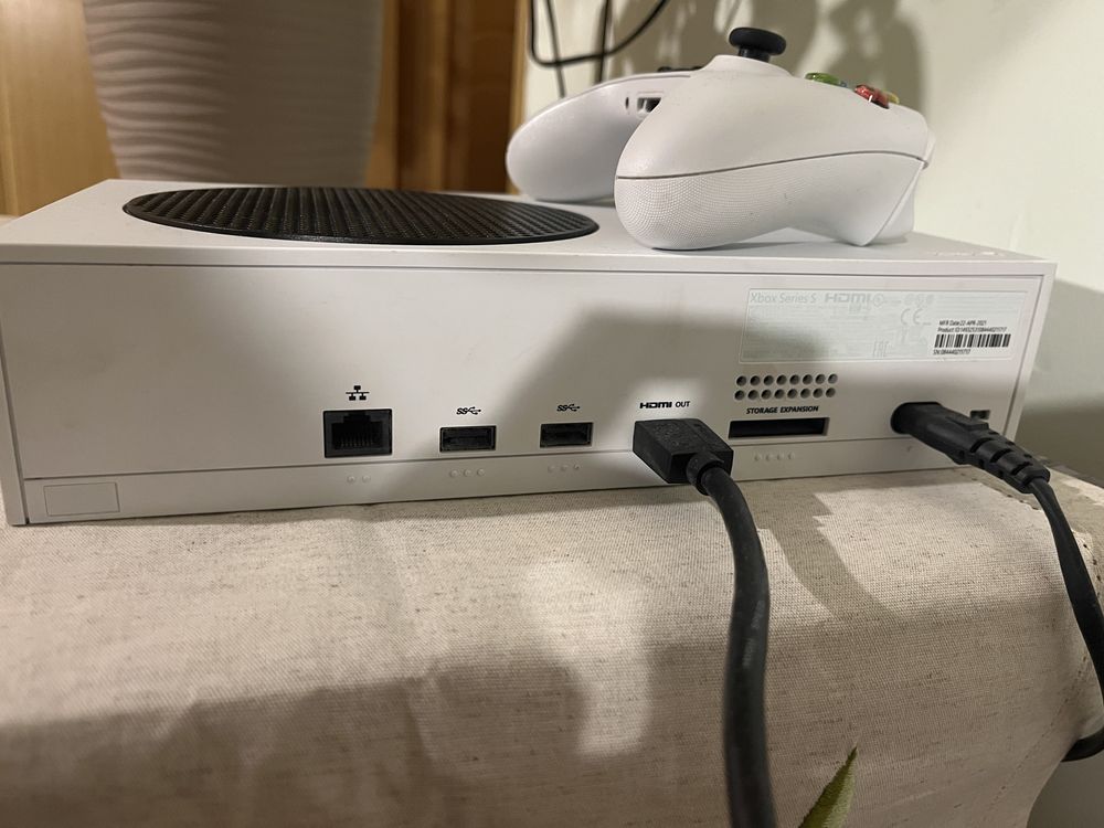 Xbox Series S 128GB – отлично състояние + контролер