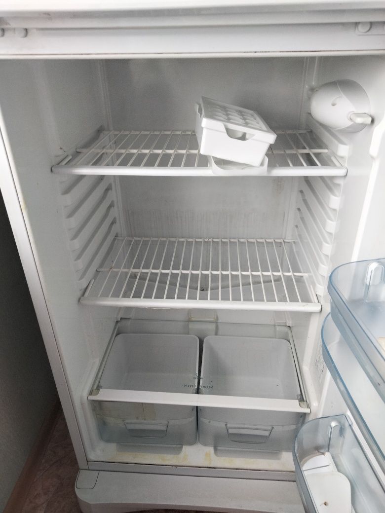 Холодильник INDESI