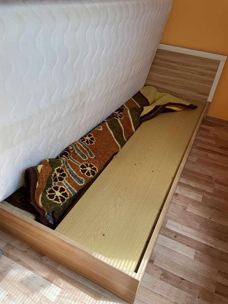 Спалня с два матрака