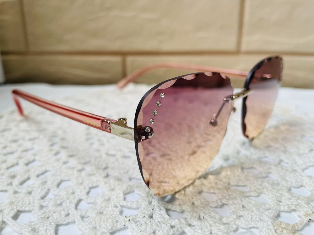 GUESS нови ориг.очила с камъчета от Англия
