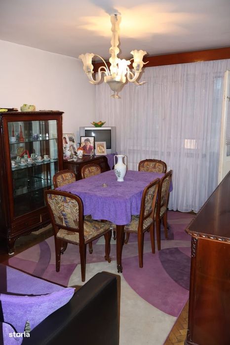 De vanzare apartament 3 camere