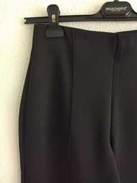 Панталон със средна талия и цепки на крачолите