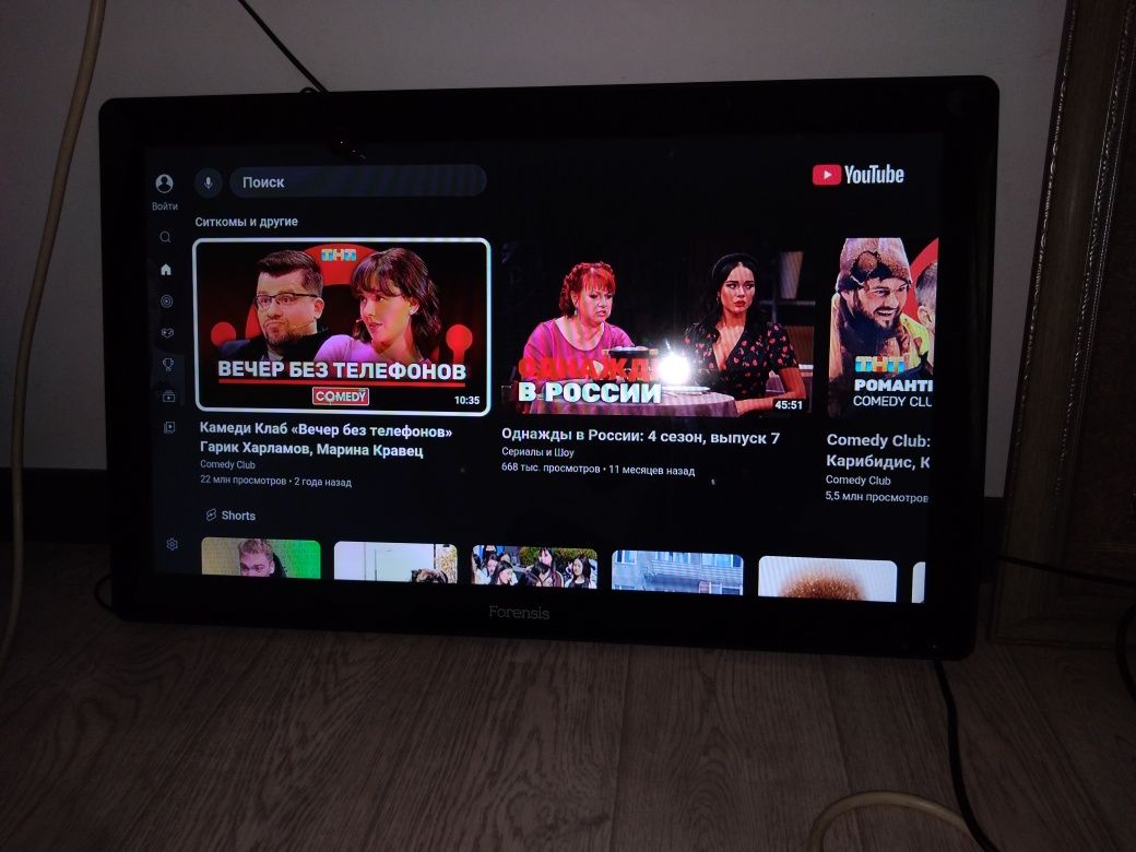 Как новый,тонкий Smart TV, Wi-Fi, YouTube есть. Читайте