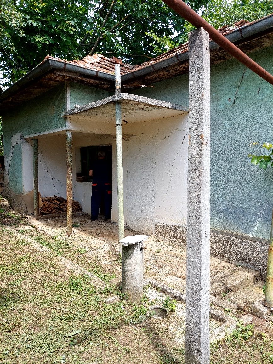 Къща в село Драганица близо до Берковица