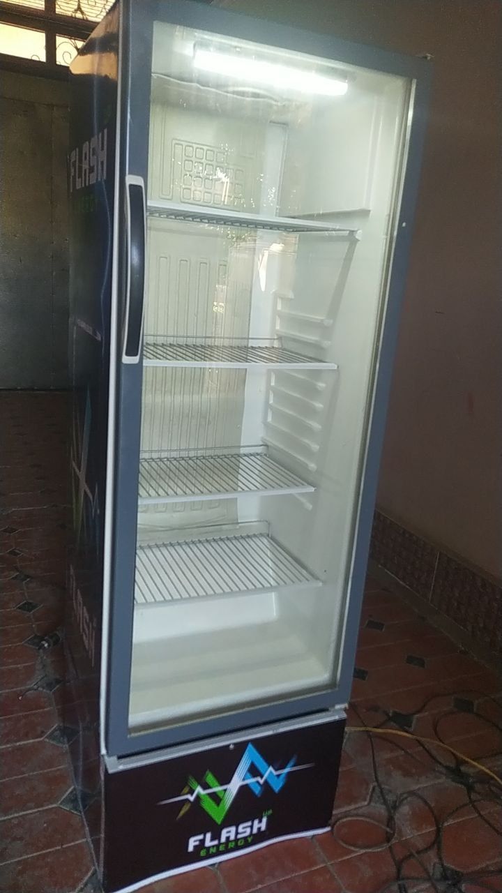Vitrina xolodilnik sotiladi