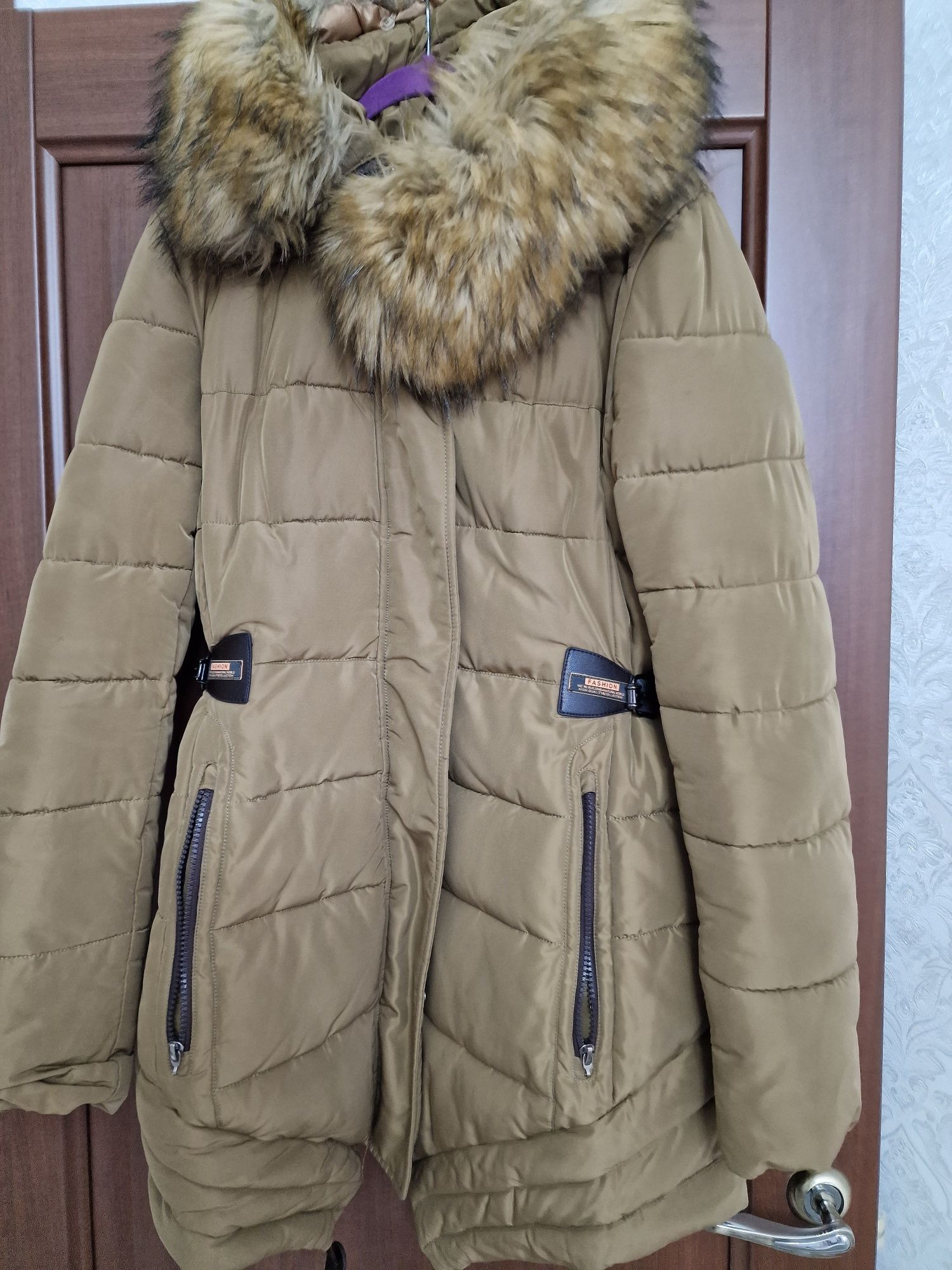 Продам женскую зимную куртку