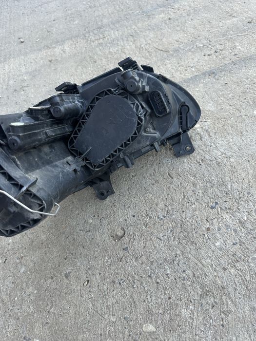 Far stanga Volkswagen Vw Touran 2003-2007 Far dreapta touran bara arip