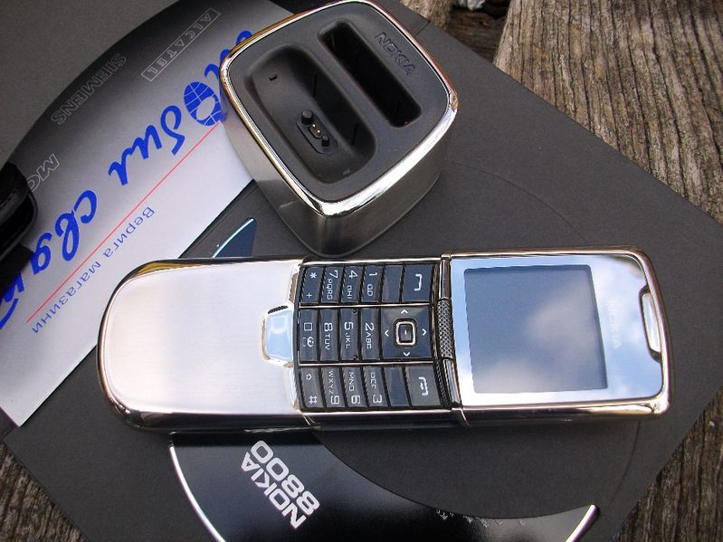 Nokia 8800 Made in Germany Закупен нов от Мобилен Свят Комплект