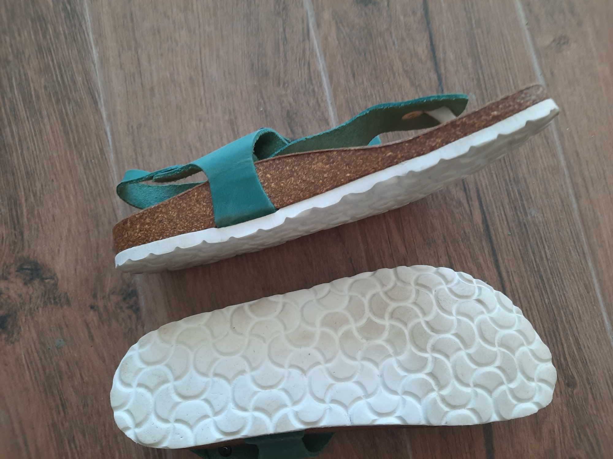 Vând sandale cu talpă ortopedică, din piele naturală, mărimea 37