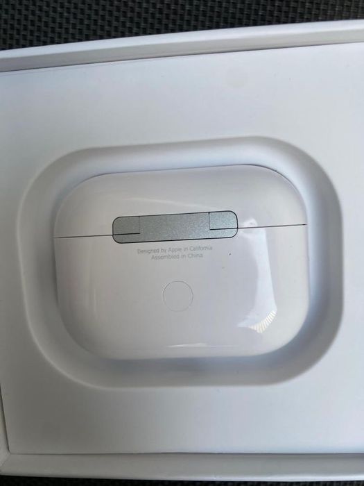 Vand Aripods 2 pro generatia 2